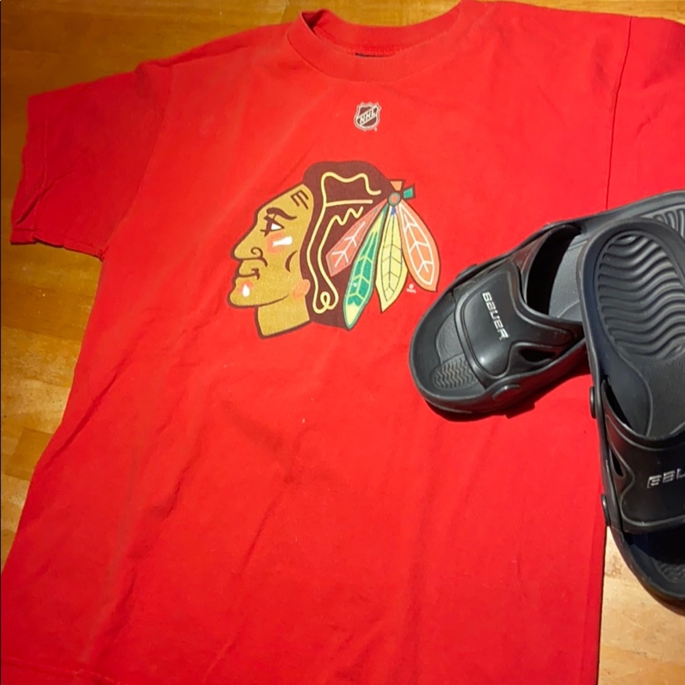 Hockey Fans! Blackhawks’ T-shirt & Bauer slides
